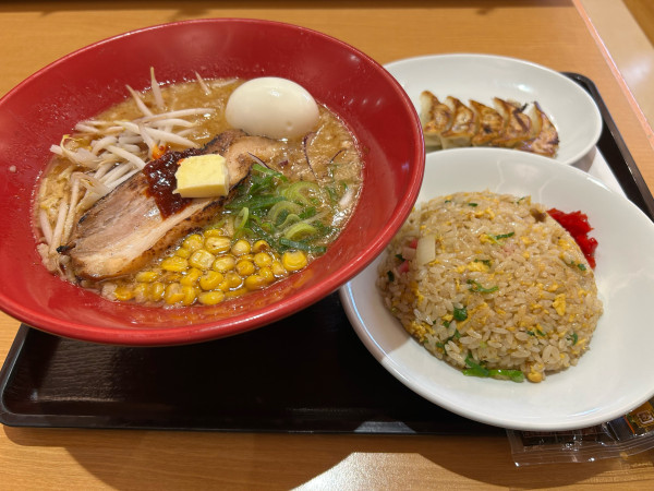 「味噌赤丸＋半熟ゆでたまご＋チャーハン＋博多ひとくち餃子」@一風堂 越谷レイクタウン店の写真