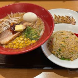 味噌赤丸＋半熟ゆでたまご＋チャーハン＋博多ひとくち餃子