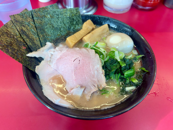 「特選ラーメン 並 1,150円・ライス無料」@横浜ラーメン 相馬家の写真