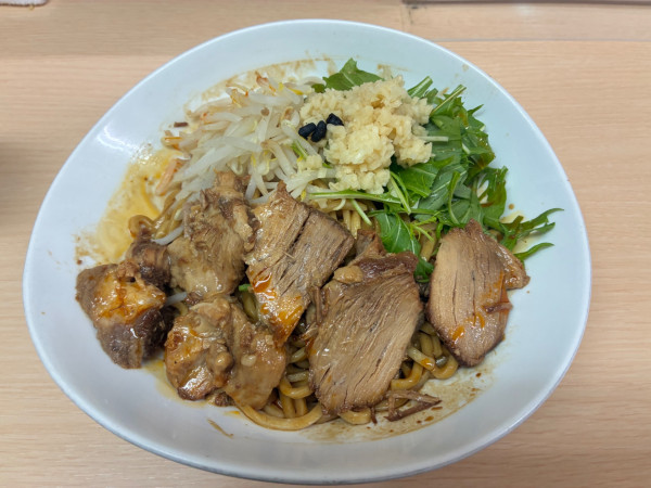 「まぜそば（大）＋炒飯（小）」@ラーメン たぬき屋の写真