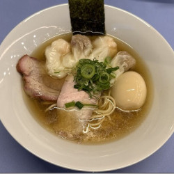 白特製わんたん麺（1650円）