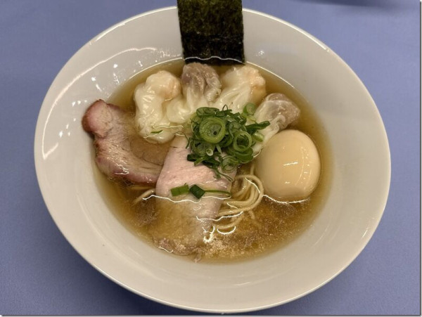 白特製わんたん麺(1650円)