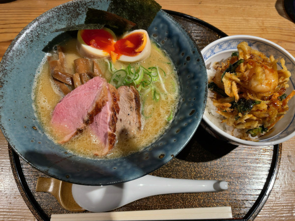 「濃厚鶏白湯そば+かき揚げ丼」@東京鴨中華そば店の写真