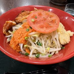 トマト鶏あぶら麺(950円)