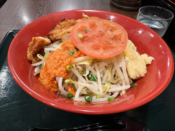 「トマト鶏あぶら麺(950円)」@あぶら麺 とりどりの写真
