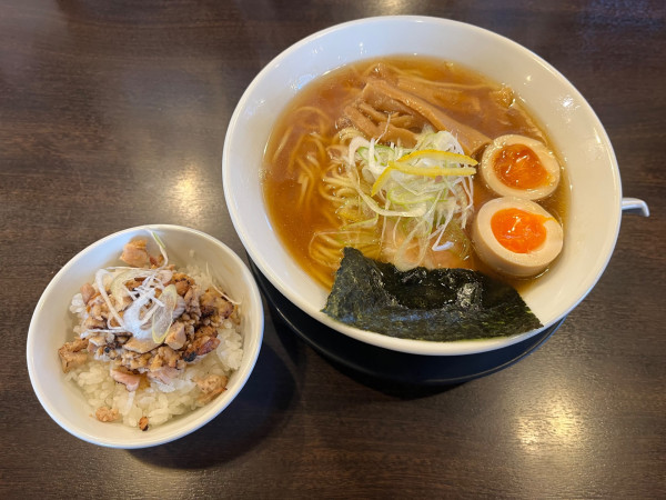 「味玉朝ラーメン＋肉丼　小」@煮干し中華 八の写真