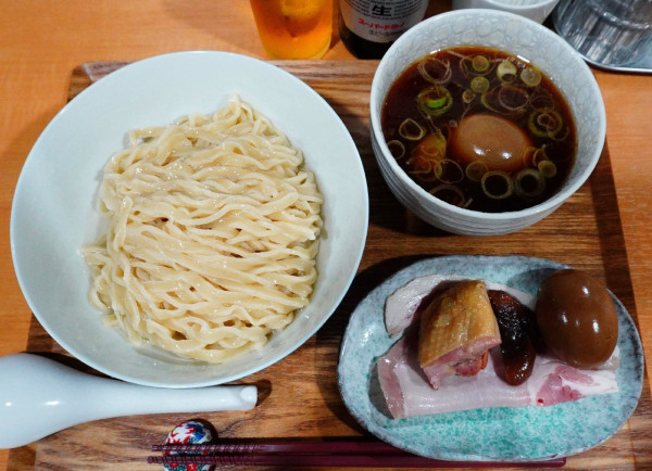 「昆布水つけ麺（醤油）＋味玉＋瓶ビール（小瓶）」@らーめん亭 ひなり竜王の写真