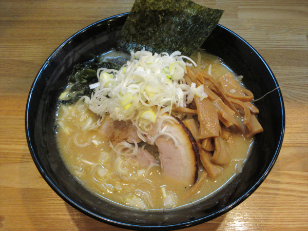 「白味噌ラーメン（900円）」@北海道味噌ラーメン 三十三の写真