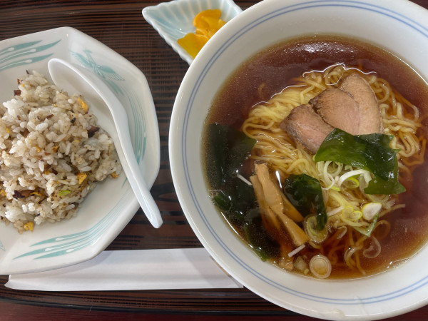 「半チャーハンセット（ラーメン付き）：980円」@昇龍 本店の写真