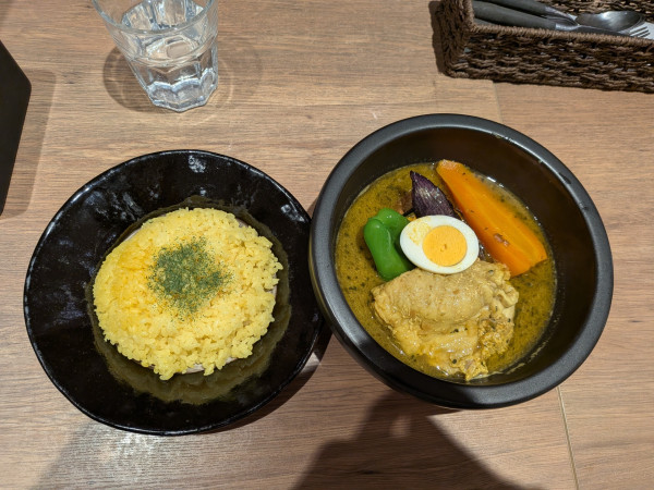 「やわらかチキン1,507円」@北緯43°のスープカレー屋さん BRANCH 横浜南部市場店の写真