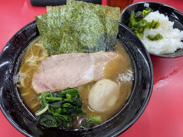 「半熟味玉ラーメン」@武蔵家直系 ぼうそう家の写真