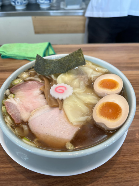 「ワンタン麺 + 味玉」@飯村製作所の写真