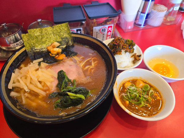 「朝ラーメン(中)硬め・ライス食べ放題 ✘‎5 ￥1,000」@家系ラーメン 大輝家直系 大金家 門前仲町店の写真