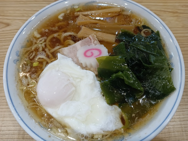 「らーめん+わかめ+半熟玉子」@らーめん 高尾の写真