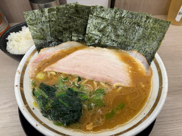 「ラーメン＋海苔」@王道家直伝 との丸家 越谷店の写真