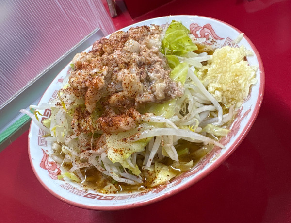 「ラーメン豚1枚(麺半分)+塩ラーメン変更券」@ラーメン二郎 越谷店の写真