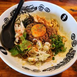 モンタナカリー混ぜそば