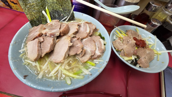 「塩ネギダブルチャーシュー麺1300円+小ネギチャーシュー丼400」@ラーメンショップ 牛久結束店の写真