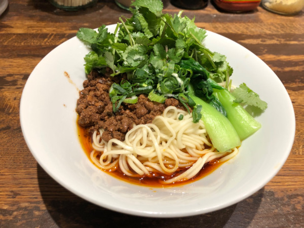 「成都式汁なし坦々麺 パクチー入り」@六坊担担面の写真