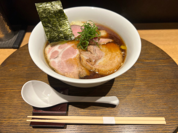 「特上醤油らぁ麺、炙り焼豚ごはん」@らぁ麺や 嶋の写真