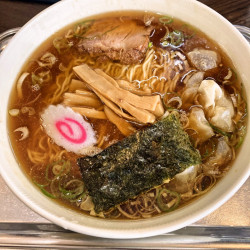 ワンタン麺（1,300円）