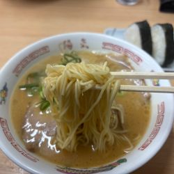 中華そば　むすび2個　950