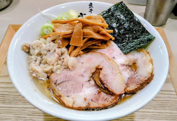 「【限定】山形風煮干し中華そば(中・醤油)+メンマ」@煮干しつけ麺 宮元の写真