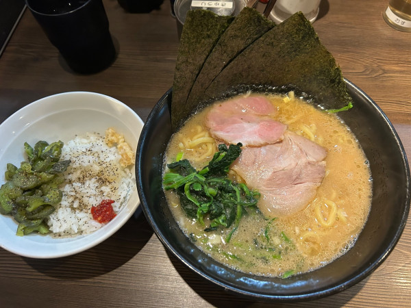 「ラーメン　半ライス」@ラーメン 萩原家 藤沢店の写真