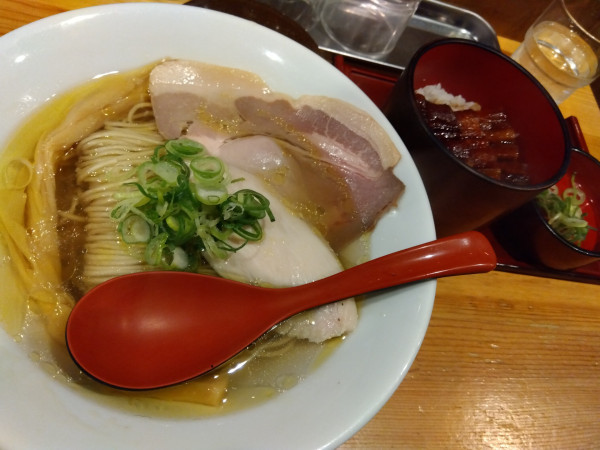「(平日限定)塩そばとひつまぶしのセット　(1300円)」@自家製麺 竜葵の写真