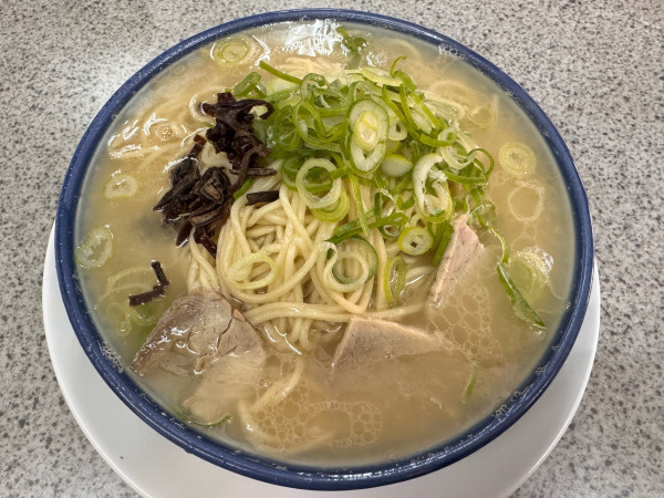 「大盛ラーメン　800円」@博多ラーメンしばらく 福重店の写真