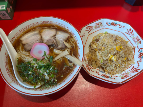 「和歌山車庫前系中華そば大盛り+焼きめしセット」@まるあ中華そばの写真