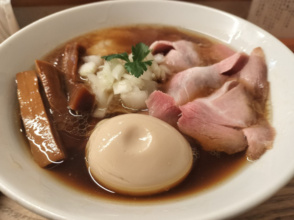 「特製醤油らぁ麺」@銀座らぁ麺 しら石の写真