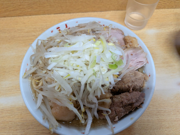 「小豚、ねぎ」@ラーメン二郎 環七新新代田店の写真