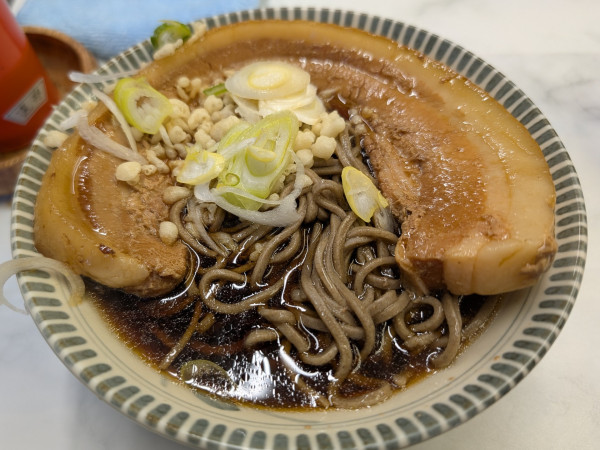 「厚肉そば（750円）」@豊しま 飯田橋店の写真