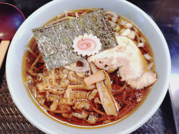 「中華そば　８９０円」@なぜ蕎麦にラー油を入れるのか。 新橋店の写真