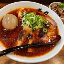 ○炎らぁめん 味玉 肉めし