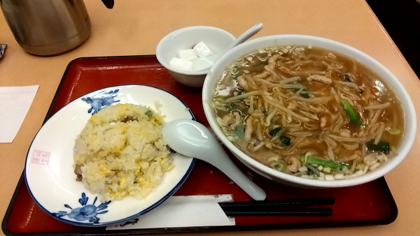 「半チャーハン」@東方飯店の写真