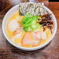 特製鶏白湯塩ラーメン（1,430円）[肉ワンタン3個（250