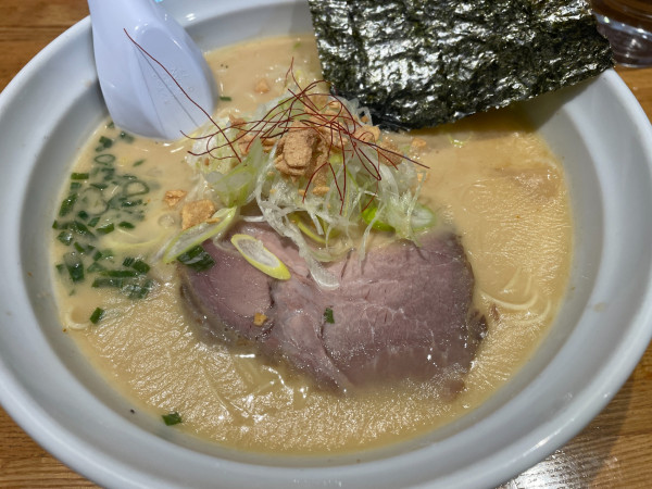 「鶏白湯・にんにく醤油：980円＋激辛100円=1080円」@麺屋 銀次郎の写真