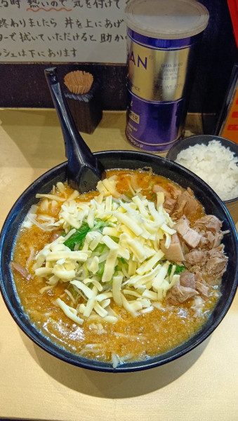 「カレーらーめん+チーズ+無料半ライス」@超ごってり麺 ごっつ 津田沼店の写真
