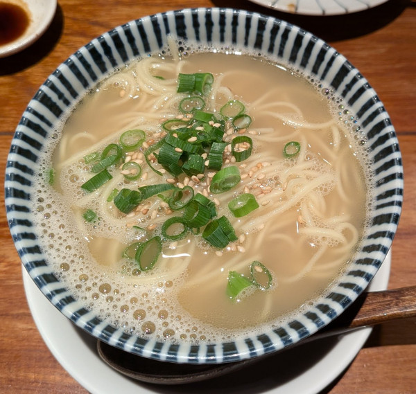「鶏そば649円」@焼鳥 その日暮らし 武蔵小杉店の写真