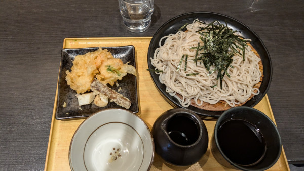 「【期間限定】天然小海老のかき揚げせいろ、二枚もり」@小諸そば 水道橋店の写真