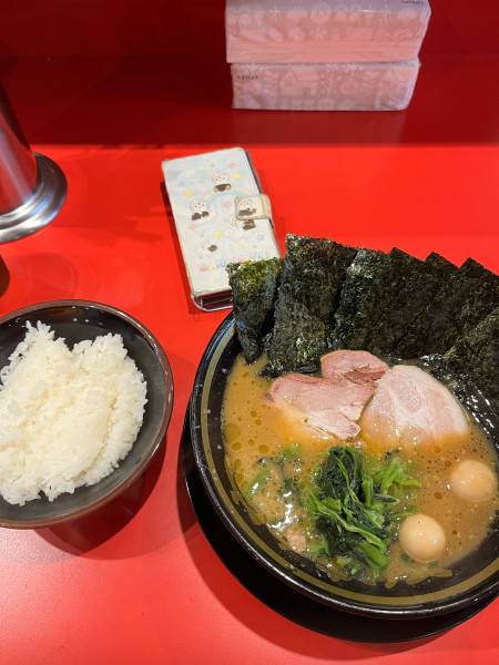 「とらきちラーメン硬濃、ライス」@とらきち家の写真