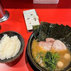 とらきちラーメン硬濃、ライス