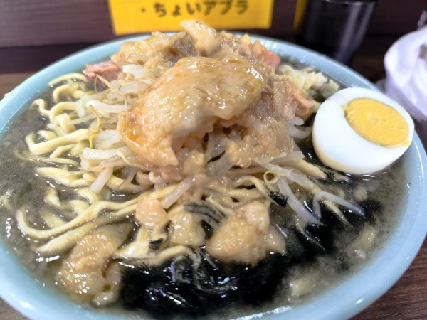 「イカ墨ブラック（ちょい脂・にんにく少）」@ラーメン富士丸  西早稲田店の写真