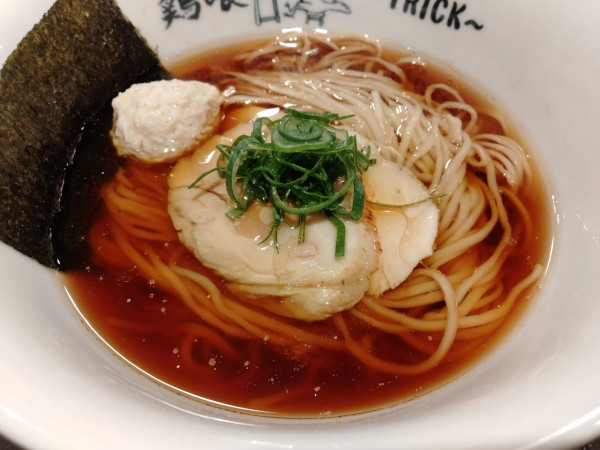 「醤油らぁ麺」@鶏喰～TRICK～の写真