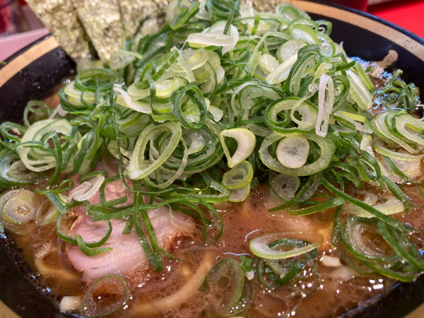 「学生ラーメン（中）＋九条ネギ」@横浜家系ラーメン 大﨑家の写真