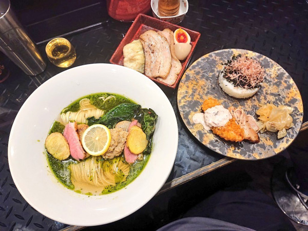 「【限定】擬態〜ほたてとバジルの塩ラーメン〜、など」@トーキョーニューミクスチャーヌードル 八咫烏 CHIKARABOの写真