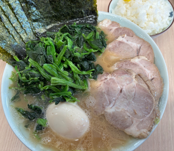 「ラーメン+チャーシュー+海苔+味玉+ほうれん草+ライス」@らーめん 野々家の写真