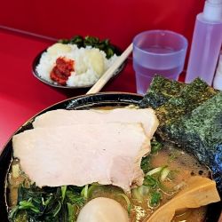 特選ラーメン(中) 1,250円とライス🍚🆓